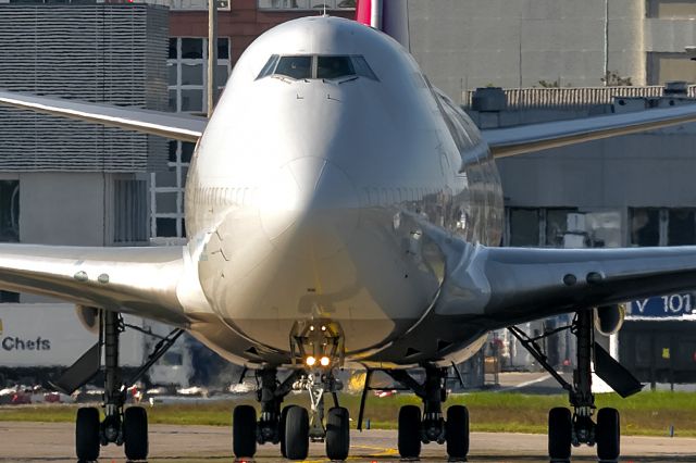 Boeing 747-400 (HL7618) - a very rare position for a Asiana freighter