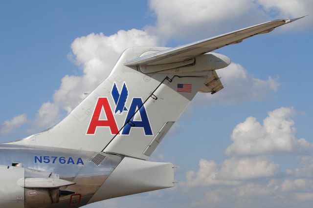McDonnell Douglas MD-82 (N576AA)