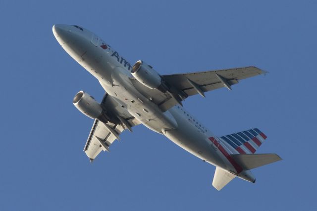 Airbus A319 (N747UW) - AAL2147 departure to KDCA