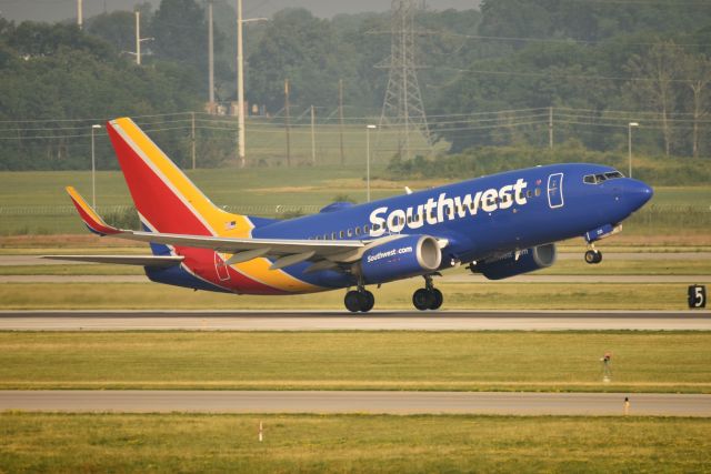 Boeing 737-700 (N221WN) - 5-L 06-17-23