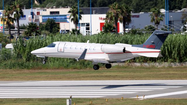 Learjet 40 (I-GURU)