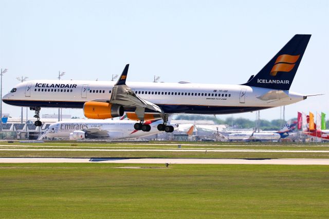 Boeing 757-200 (TF-ISF)
