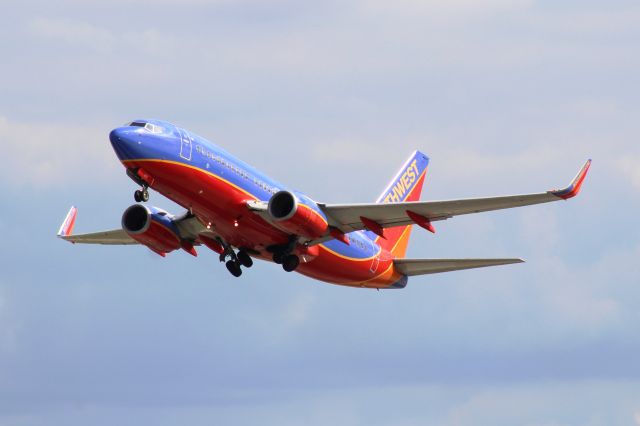 Boeing 737-700 (N242WN)