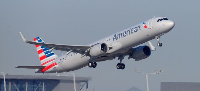 Airbus A321 (N409AA) - Phoenix Sky Harbor International Airport rwy 7L departure 13DEC19