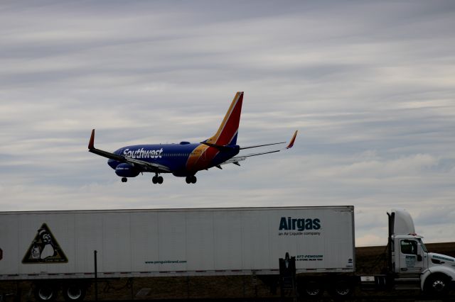 Boeing 737-700 (N7827A)