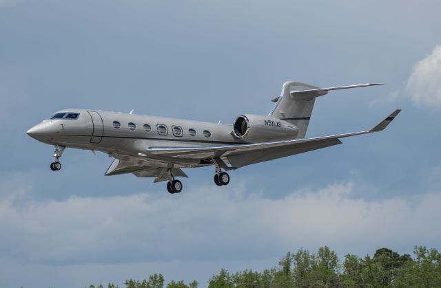 Gulfstream Aerospace Gulfstream G500 (N511JS) - Nice G500 arrival into KCAE