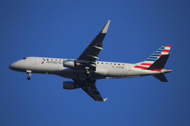 EMBRAER 175 (long wing) (N205NN)