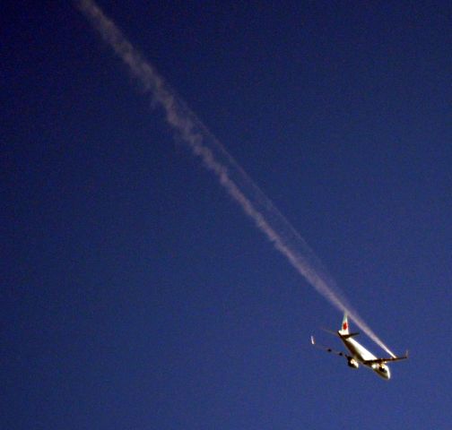 Embraer ERJ-190 — - Fuel appears to be pouring from wing, as the plane takes off.