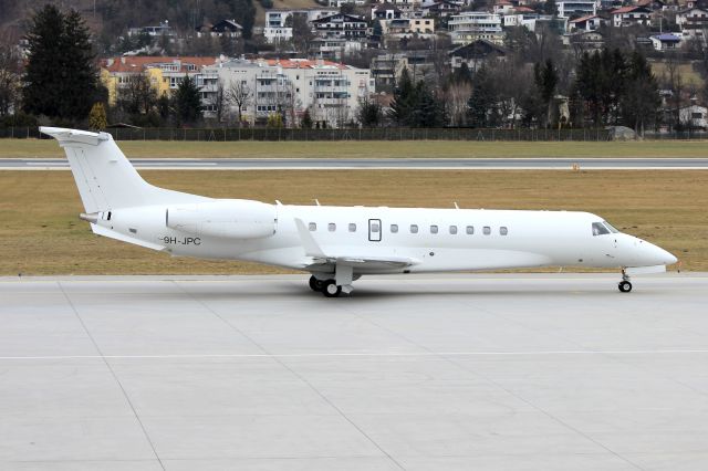 Embraer ERJ-135 (9H-JPC)