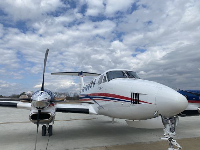 Beechcraft Super King Air 300 (N558BV)