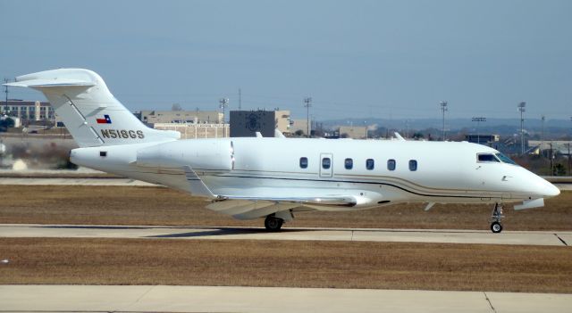 Bombardier Challenger 300 (N518GS) - George Straits ride!