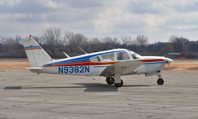 Piper Cherokee (N9382N) - Piper PA-28R-200 N9382N in Ann Arbor 