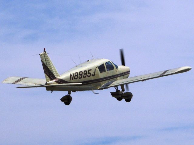 Piper Cherokee (N8995J) - Taking off from RWY 6