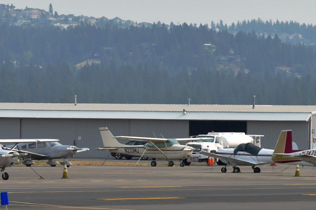 Cessna Skyhawk (N233MJ) - Cessna 172K Skyhawk N233MJ in Spokane Felts Field