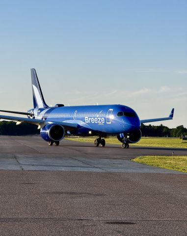 Airbus A220-300 (N226BZ) - MXY 803