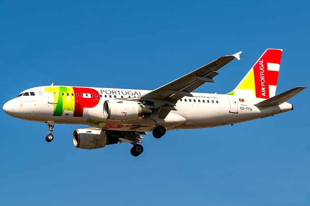 Airbus A319 (CS-TTU)