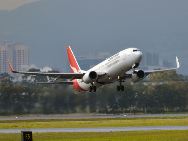 Boeing 737-800 (VH-VXD) - Getting airborne off runway 23 on a cold, gloomy winters day. Wednesday 4th July 2012.