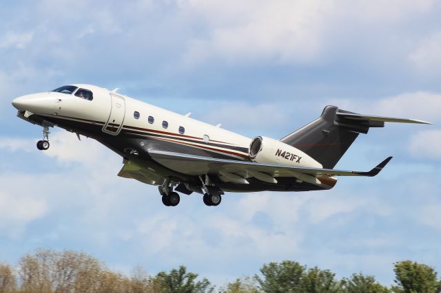 Embraer Legacy 450 (N421FX)