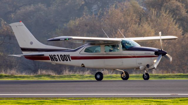 Cessna Centurion (N6100Y) - Landing 28R