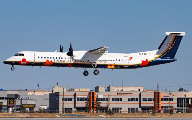 de Havilland Dash 8-400 (C-FIDL)