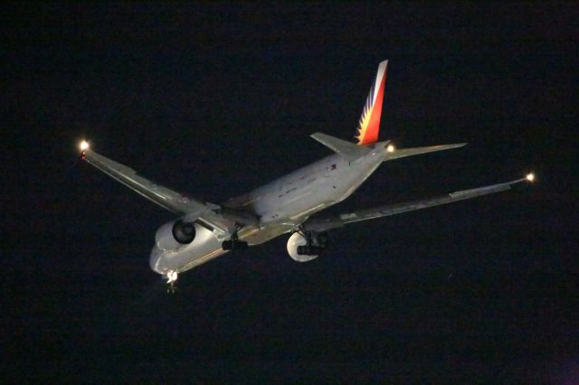 BOEING 777-300 (RP-C7773)