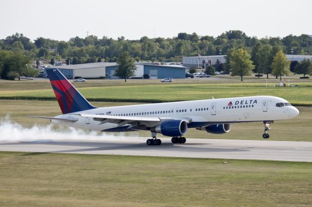 Boeing 757-200 (N679DA) - Charter flight arriving for the BSU football game