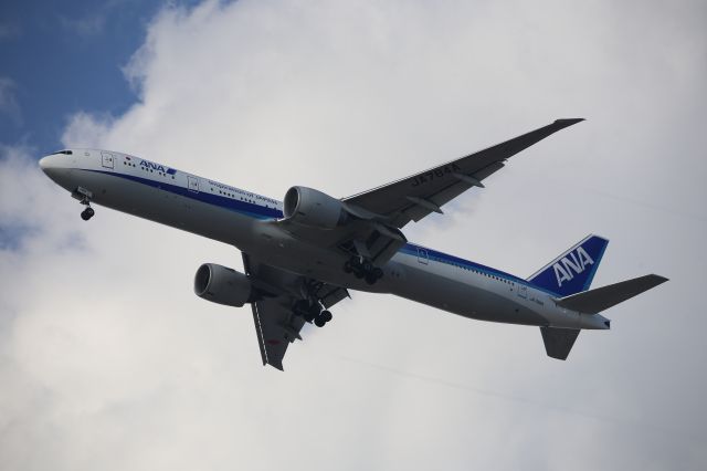 BOEING 777-300ER (JA784A)