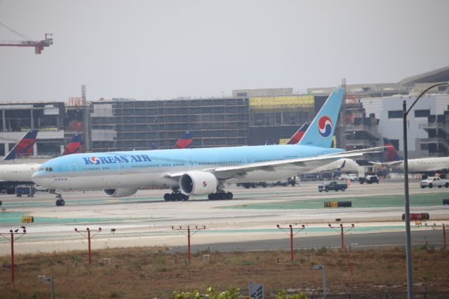 BOEING 777-300ER (HL8007)