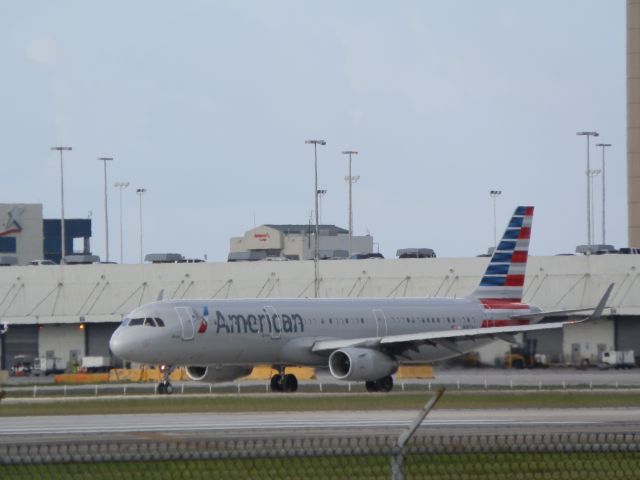 Airbus A321 (N157AA)