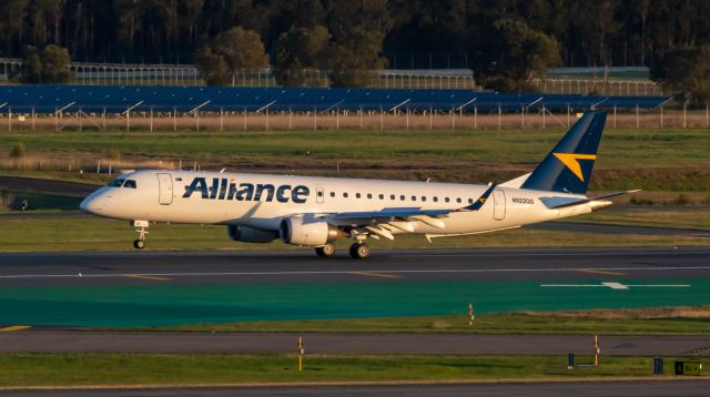 Embraer ERJ-190 (N922QQ) - Alliance Airlines E190 landing for the first time in Australia. Registration will change to VH-UYZ.