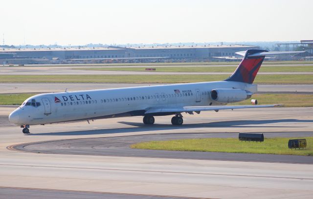 McDonnell Douglas MD-88 (N902DE)