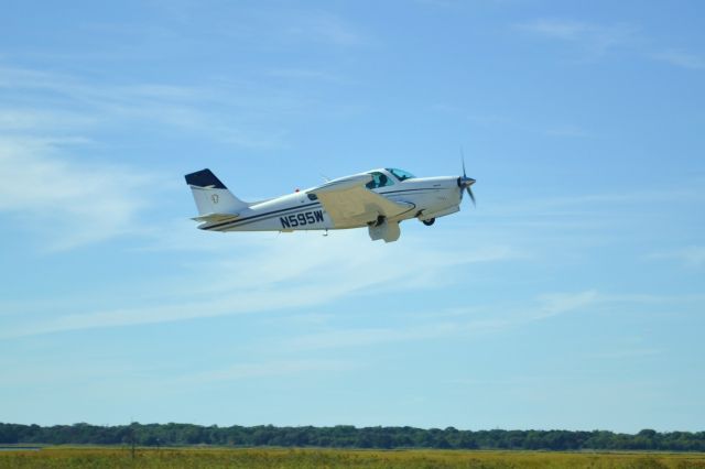 Beechcraft Bonanza (33) (N595W)