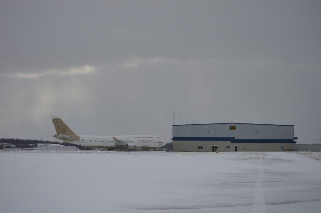 Boeing 747-400 (N322SG) - Atlas 747 at Atlantic Aviation