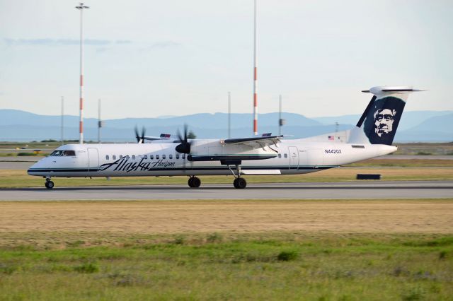 de Havilland Dash 8-400 (N442QX)