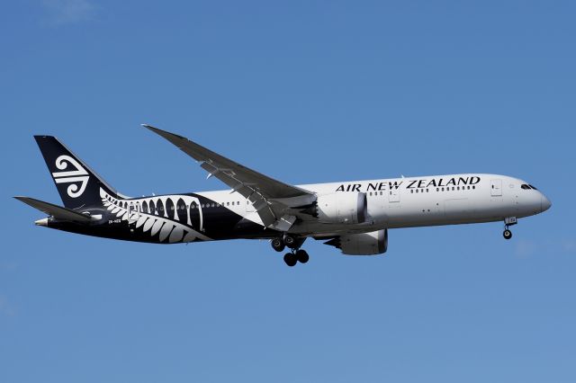 Boeing 787-9 Dreamliner (ZK-NZQ) - Boeing 787-9 cn 39296_751. Air New Zealand ZK-NZQ rwy 21 YPPH 13 June 2021