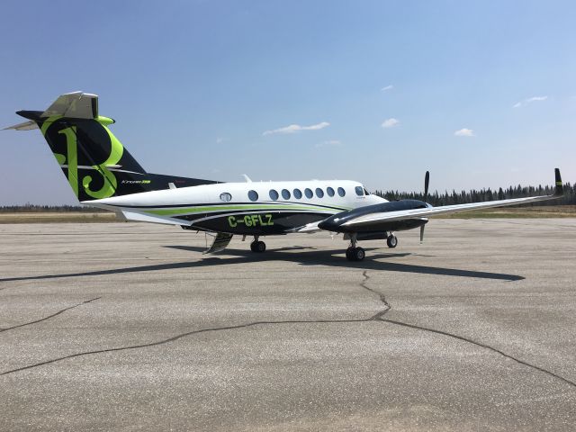 Beechcraft Super King Air 300 (C-GFLZ)