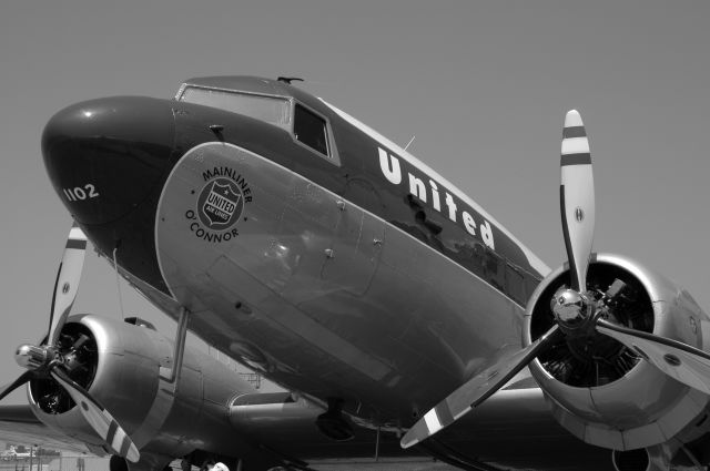 Douglas DC-3 (N814CL)