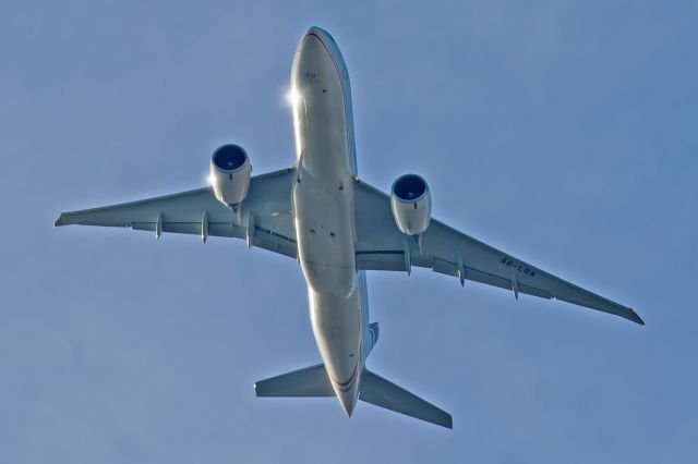 Boeing 777-200 —