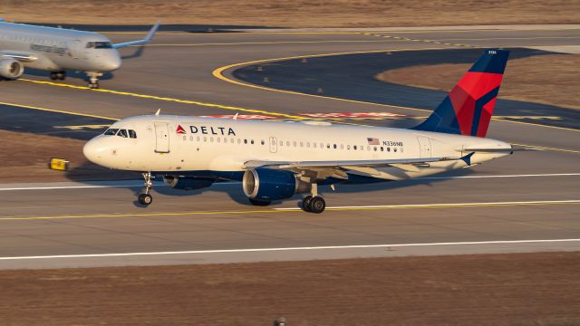 Airbus A319 (N336NB) - Rotating from 18Lbr /11/17/18