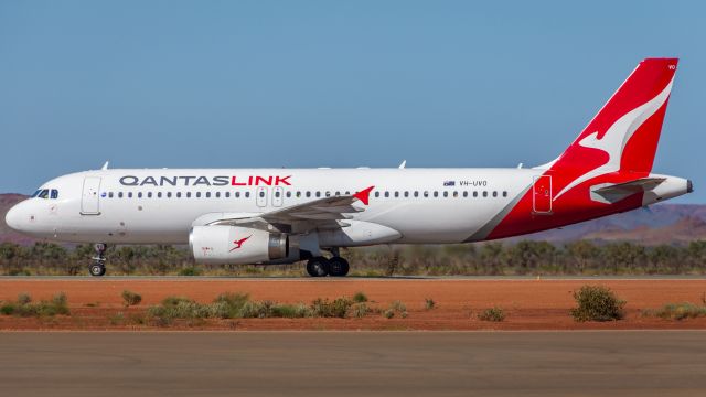 Airbus A320 (VH-UVO)