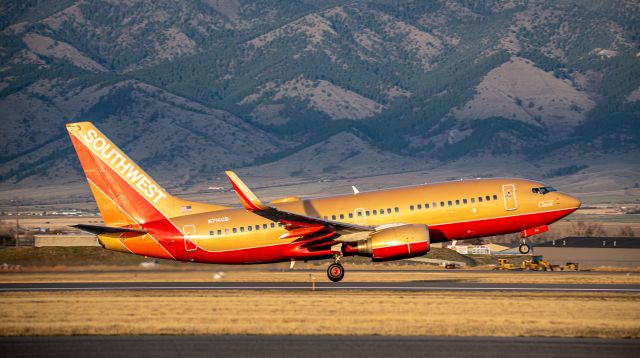 Boeing 737-700 (N714CB) - Classic SWA departing KBZN December 2021