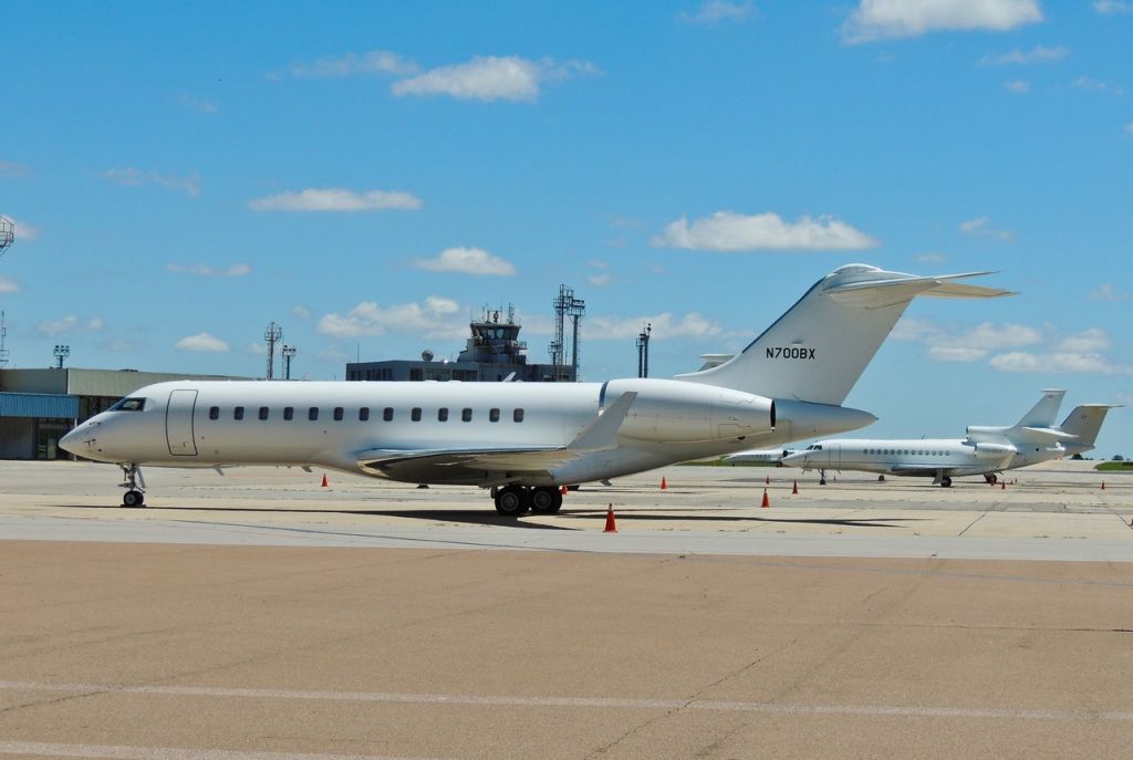 Bombardier Global Express (N700BX)