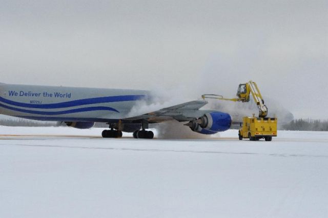 N872SJ — - Being de-iced on Irving ramp.