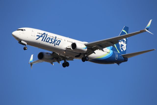 Boeing 737-900 (N464AS)