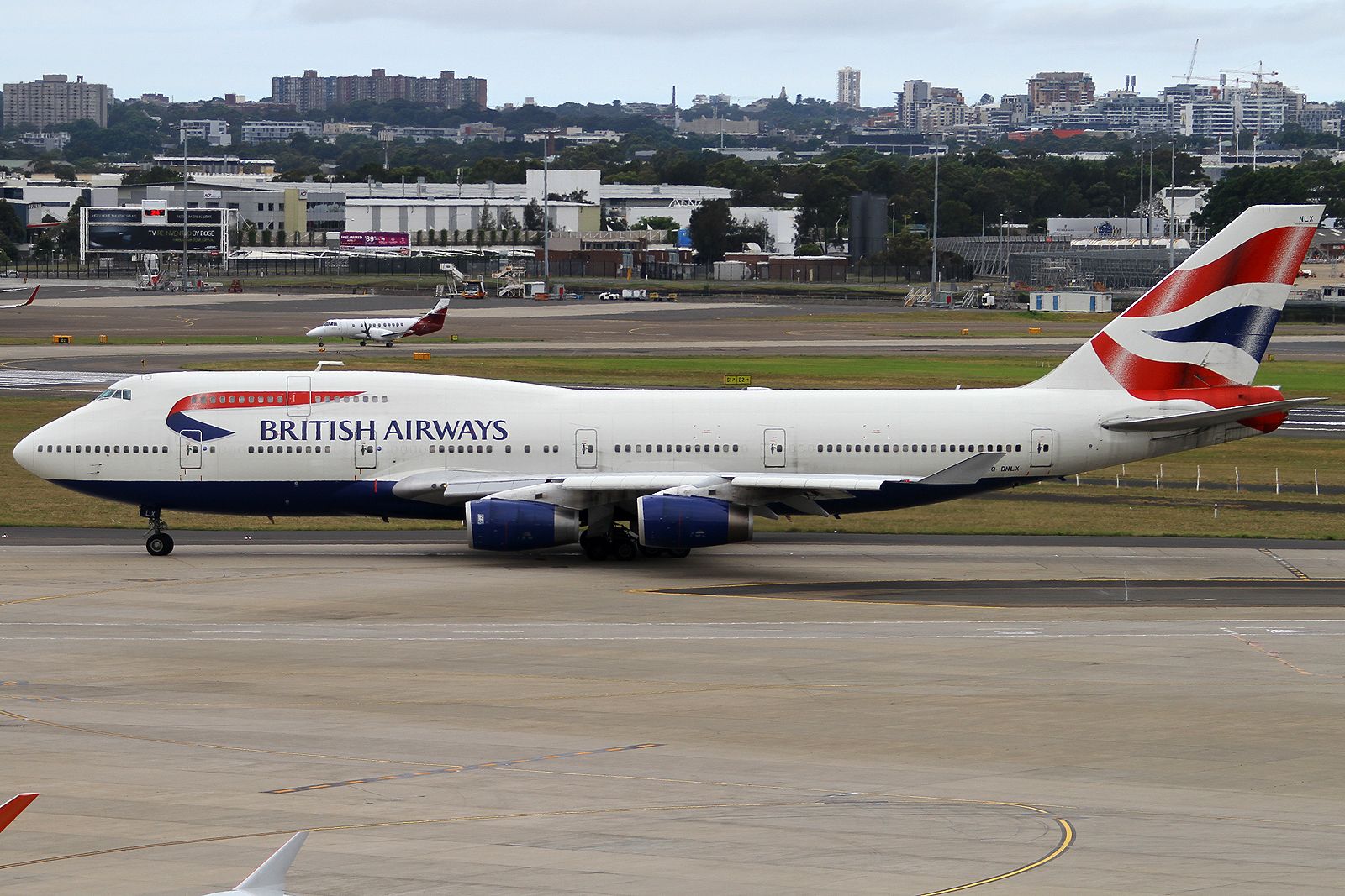 Boeing 747-400 (G-BNLX)