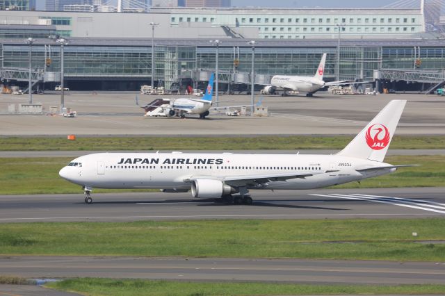 BOEING 767-300 (JA623J)