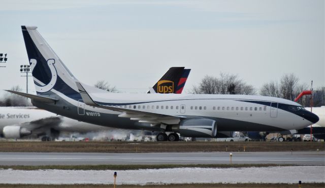 Boeing 737-700 (N101TD) - Indy Colts' plane on the FBO at BUF! Very very very rare plane.