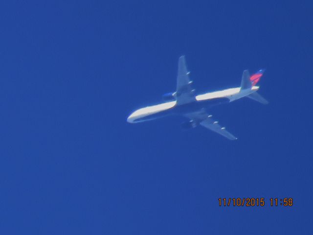 Boeing 757-200 (N673DL)