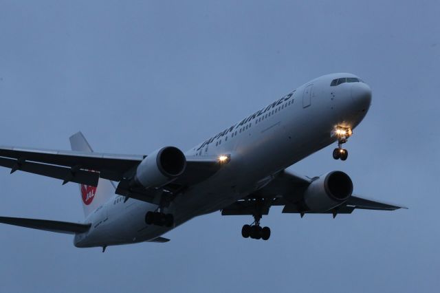 BOEING 767-300 (JA615J) - 03 June 2015:HND-HKD.