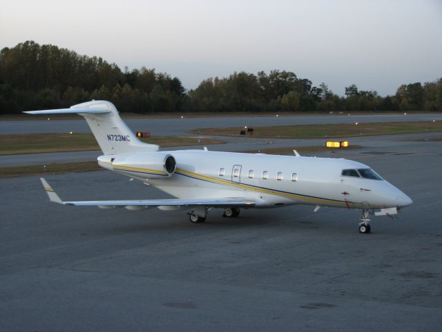 Bombardier Challenger 300 (N723MC)